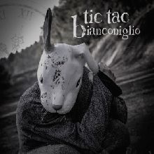 Tic Tac Bianconiglio Il Volto Di Lewis | MetalWave.it Recensioni